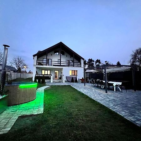 Garden Villa Braşov Exterior foto