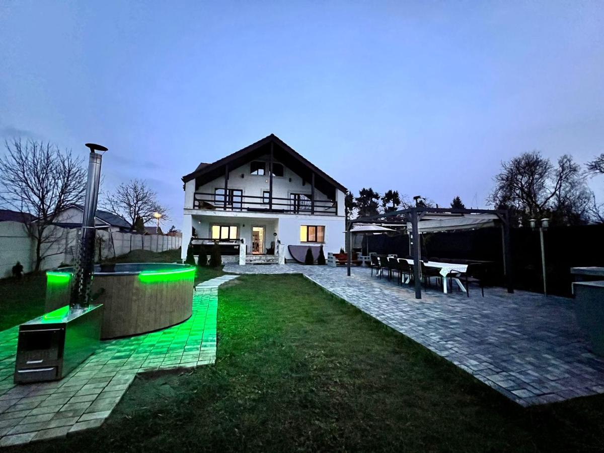 Garden Villa Braşov Exterior foto