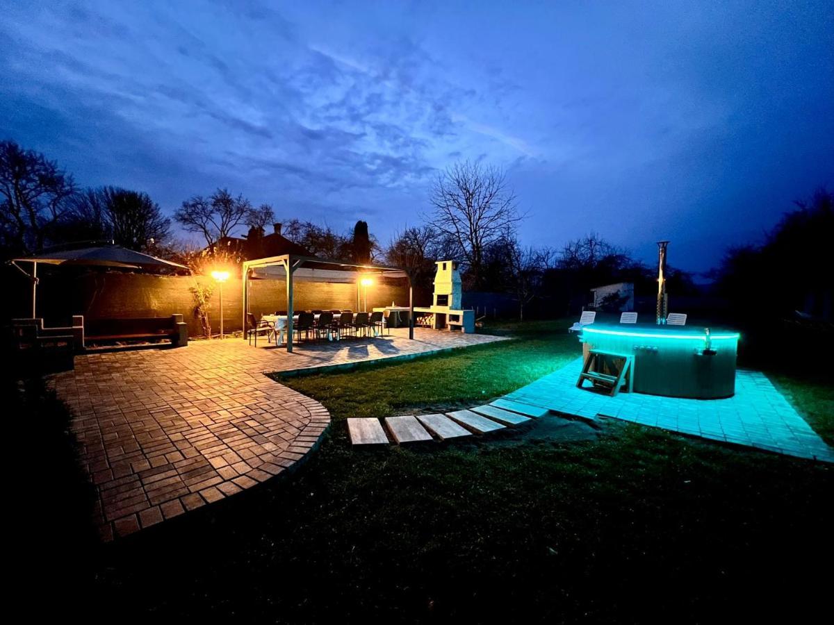 Garden Villa Braşov Exterior foto